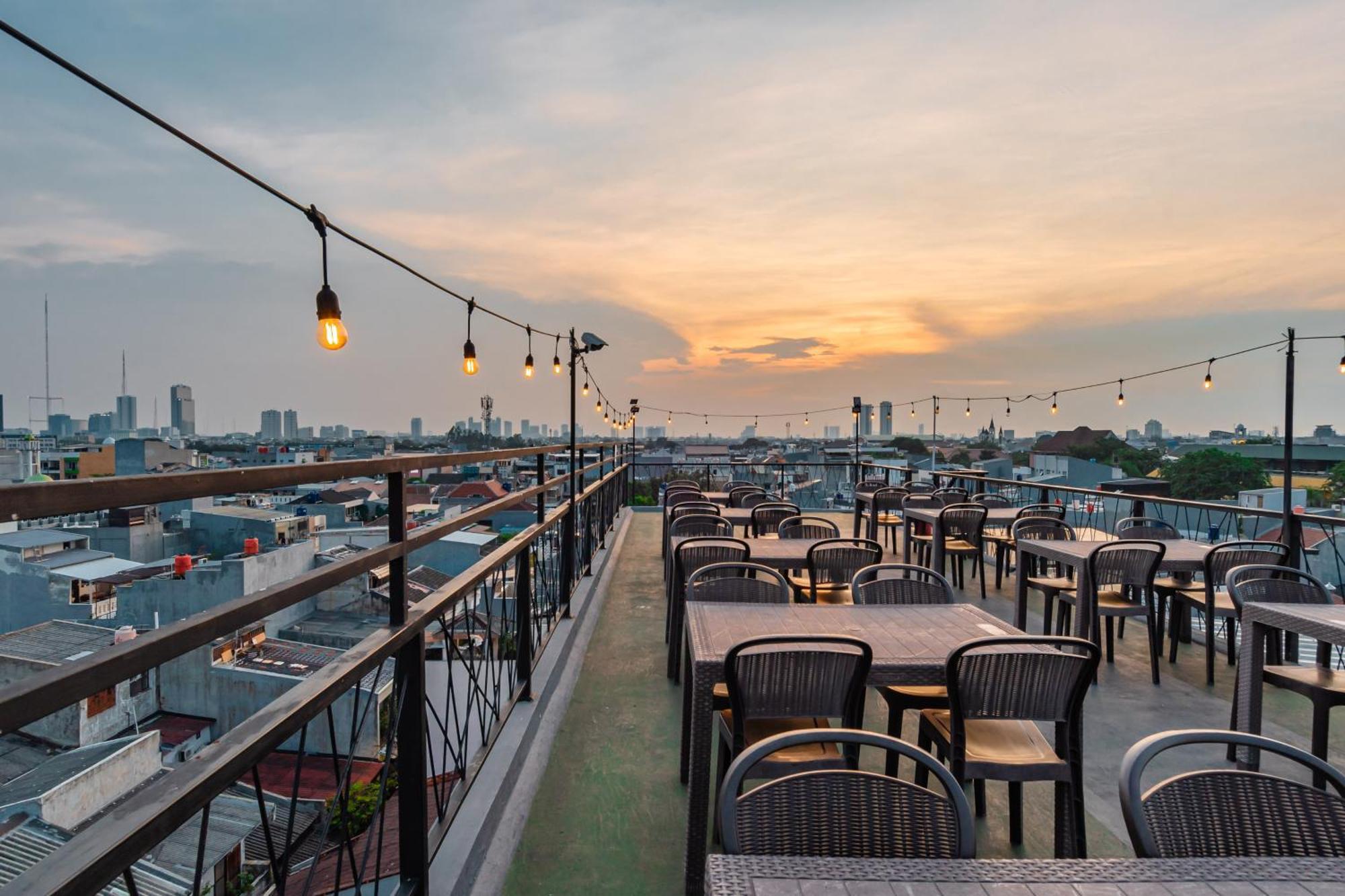 Monggo Mampir Tanjung Duren By Reccoma Jakarta Exterior photo